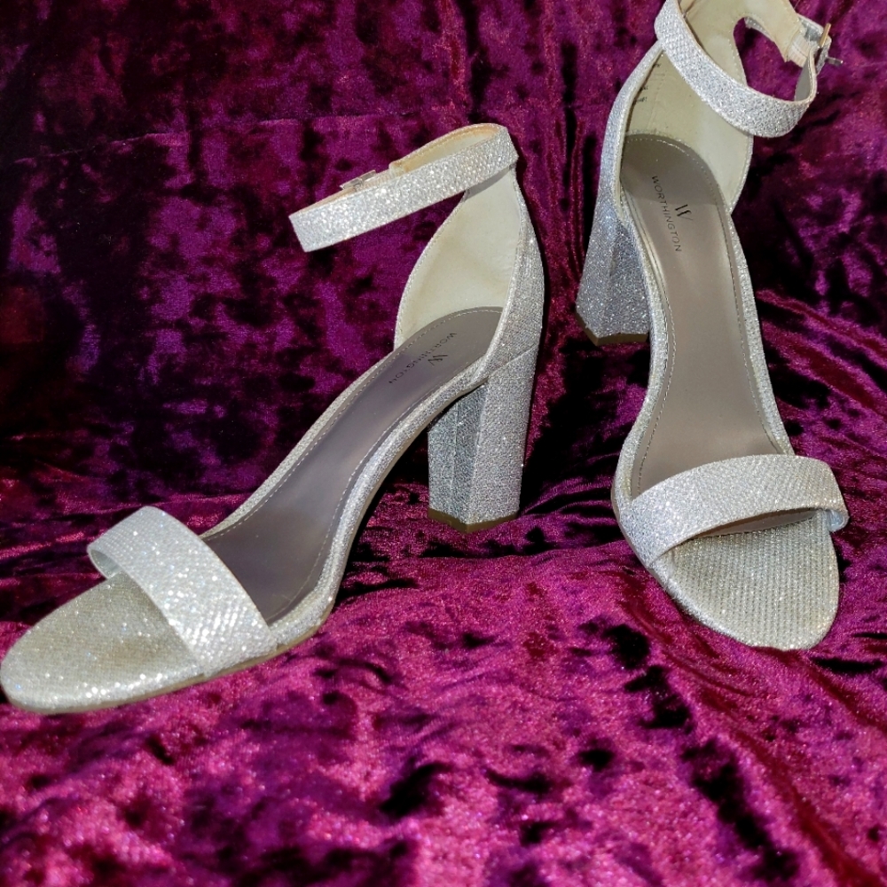 Ladies Silver Glimmer 8.5 Dress Shoes